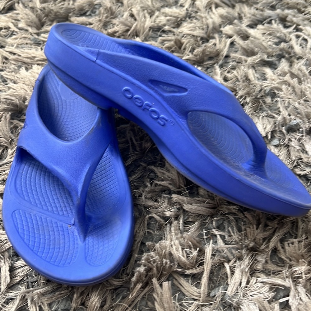 Oofos flip flops size 8, color water drop, so comfy!!